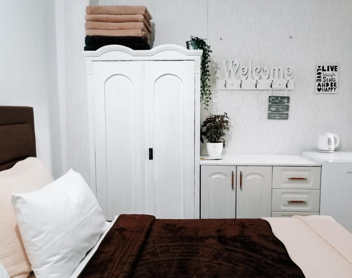 Guesthouse Coco สลาวอนสกีบรอด ภายนอก รูปภาพ