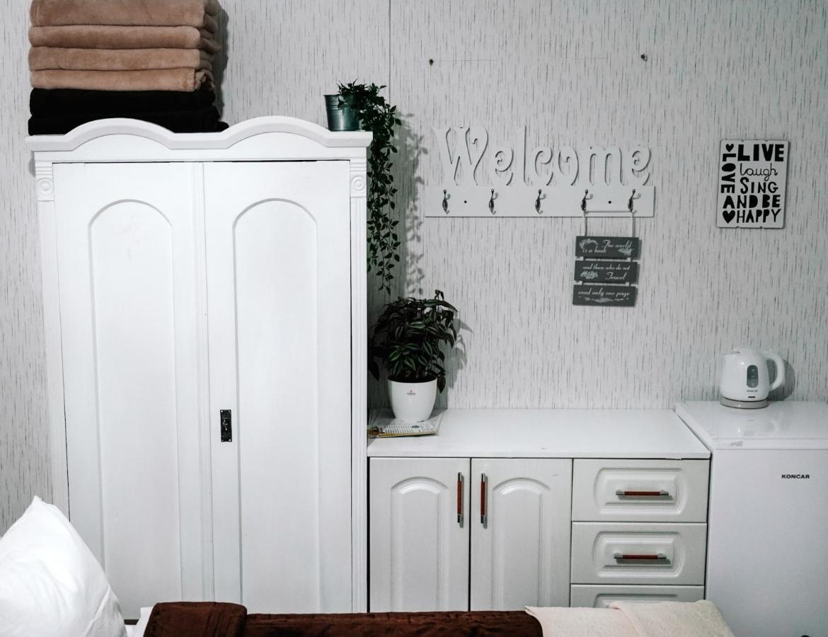 Guesthouse Coco สลาวอนสกีบรอด ภายนอก รูปภาพ