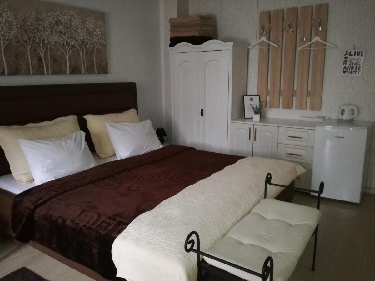 Guesthouse Coco สลาวอนสกีบรอด ภายนอก รูปภาพ